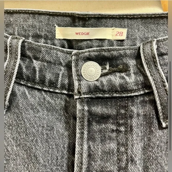 Levi Wedgie Ankle Jeans size 28 - Picture 4 of 4